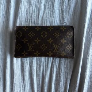 Louis Vuitton Zippy Wallet